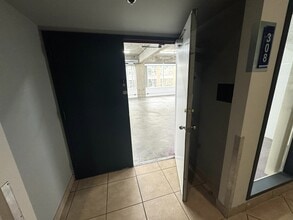 305 E 9th St, Los Angeles, CA for lease Interior Photo- Image 2 of 9