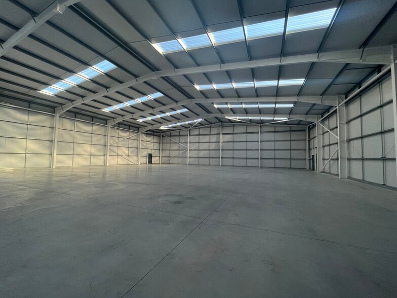 First Av, Doncaster for lease - Interior Photo - Image 2 of 3