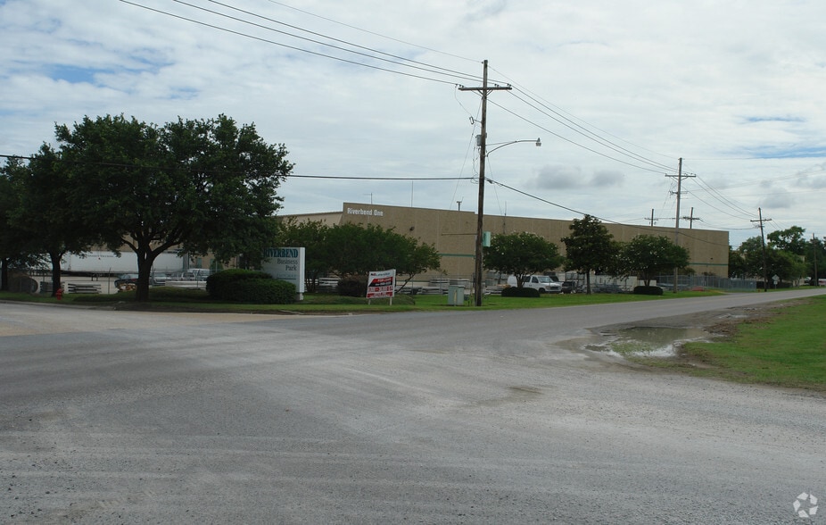 100-184 Riverbend Blvd, Saint Rose, LA for lease - Building Photo - Image 2 of 10
