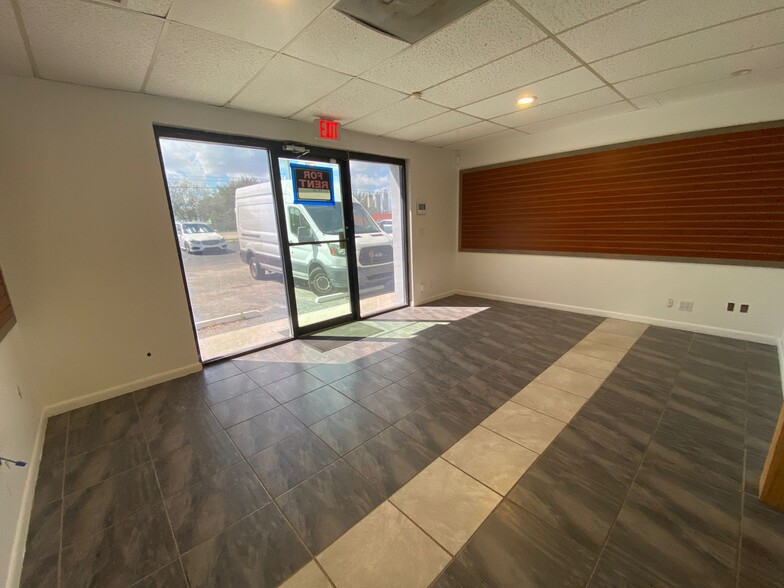 1125 Old Dixie Hwy, Lake Park, FL for lease - Building Photo - Image 2 of 8