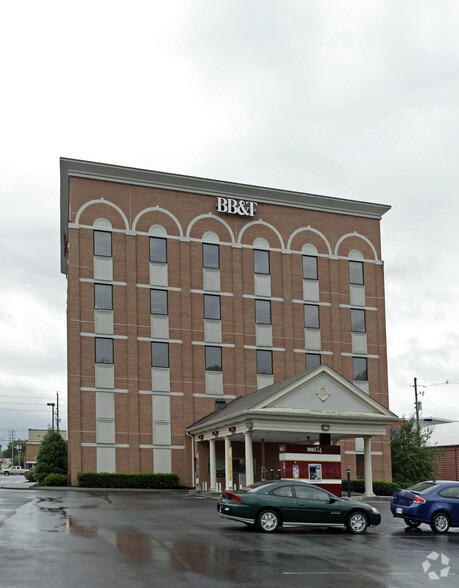 100 E Main St, Sevierville, TN for lease - Building Photo - Image 2 of 16