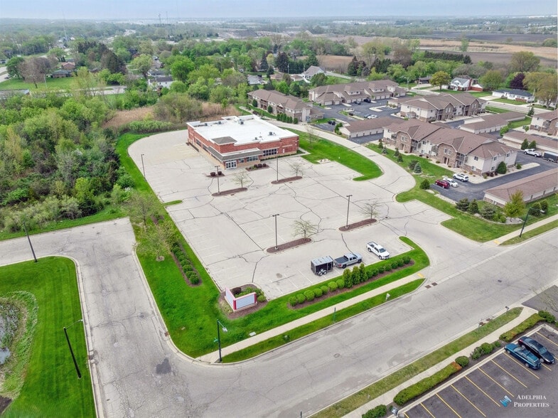 6905 75th Pl, Pleasant Prairie, WI à vendre - Photo du bâtiment - Image 3 de 17