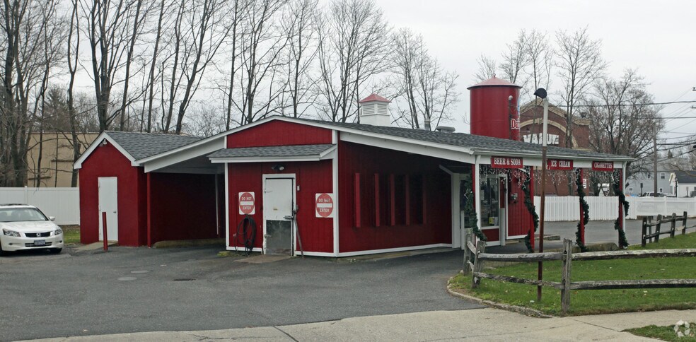 100 Broadway, Greenlawn, NY for sale - Building Photo - Image 1 of 1