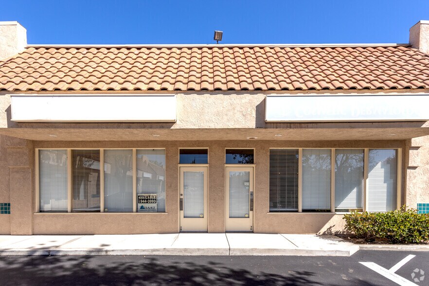 940 E Valley Pky, Escondido, CA à louer - Photo du bâtiment - Image 3 de 25