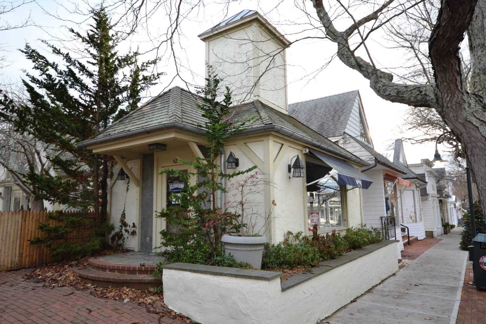 42 Jobs Ln, Southampton, NY à louer Photo du bâtiment- Image 1 de 8