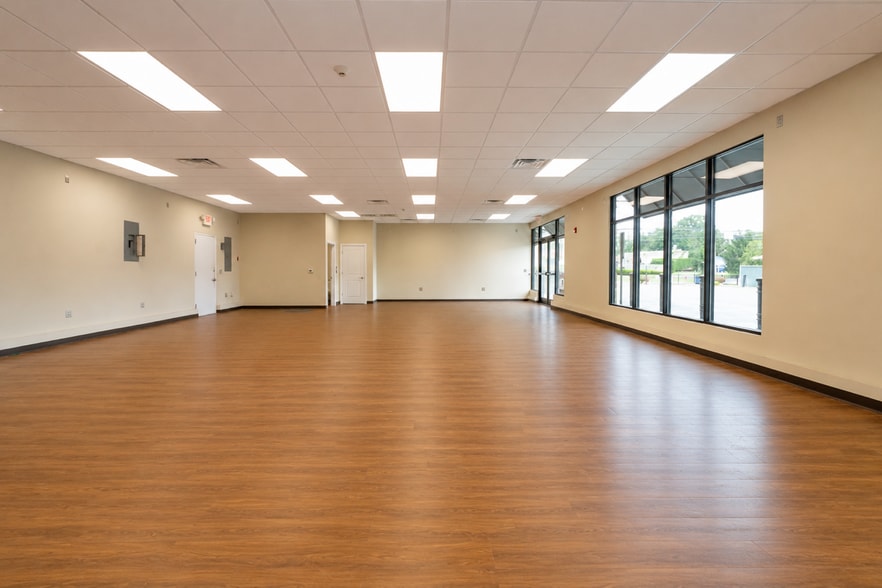 386-388 Washington Rd, Sayreville, NJ for lease - Building Photo - Image 2 of 10