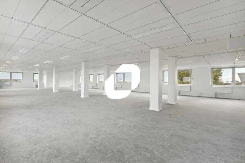 Office in Villepinte for lease - Building Photo - Image 3 of 14