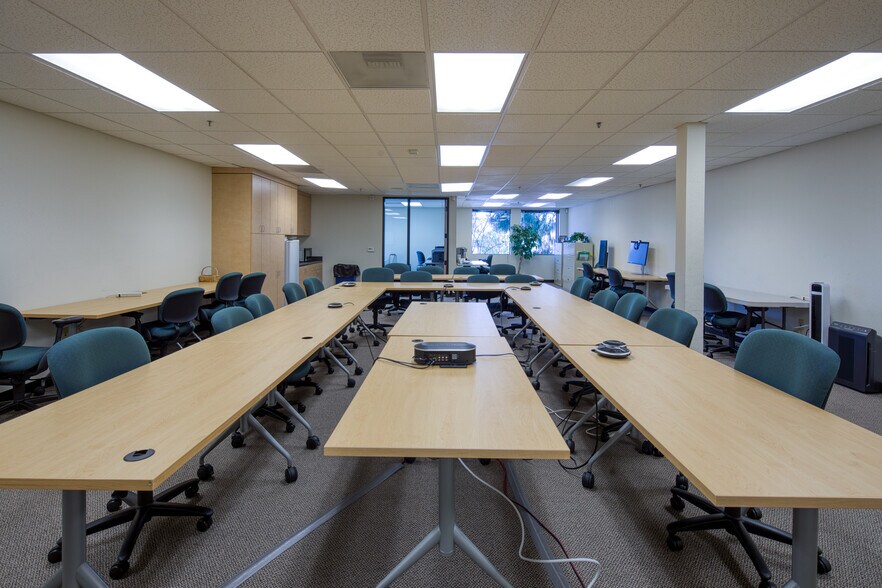 1754 Technology Dr, San Jose, CA à vendre - Photo du bâtiment - Image 3 de 6