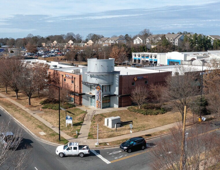 Wilkinson Blvd, Charlotte, NC à louer - Photo du bâtiment - Image 1 de 5