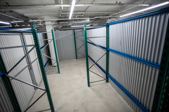 184-10-184-60 Jamaica Ave, Jamaica, NY à louer Photo intérieure- Image 2 de 3