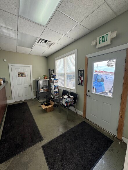 1412 W Kirkwood Ave, Bloomington, IN à vendre - Photo du bâtiment - Image 2 de 22