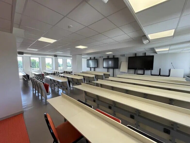 Office in Écully for lease - Building Photo - Image 2 of 14