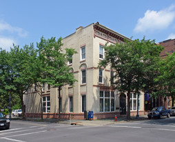 17 1st St, Troy NY - Restaurant avec service au volant