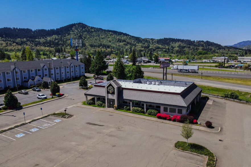 125 Ponderosa Dr, Sutherlin, OR à vendre - Photo du bâtiment - Image 2 de 19