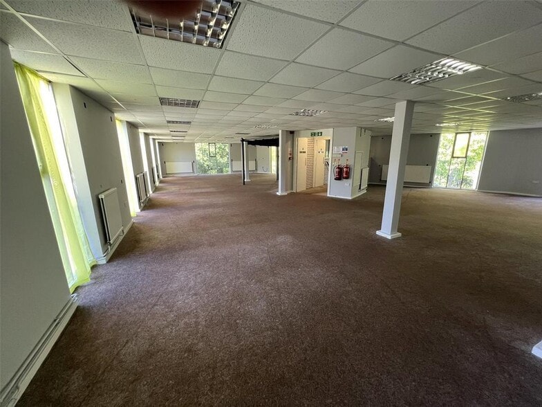 Arterial Rd, Leigh On Sea for lease - Building Photo - Image 3 of 9