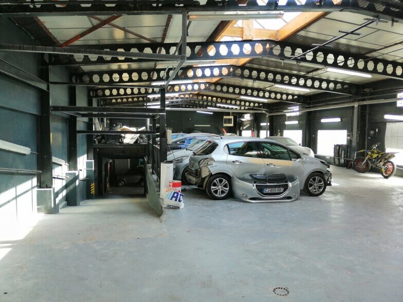 Flex in Champigny-sur-Marne for lease - Building Photo - Image 1 of 2