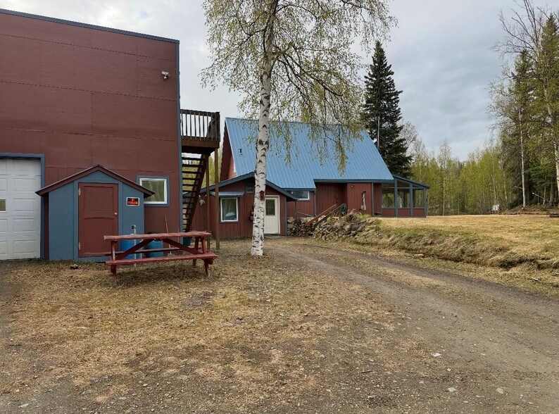2000 Steese Hwy, Fairbanks, AK à vendre - Photo du bâtiment - Image 2 de 41