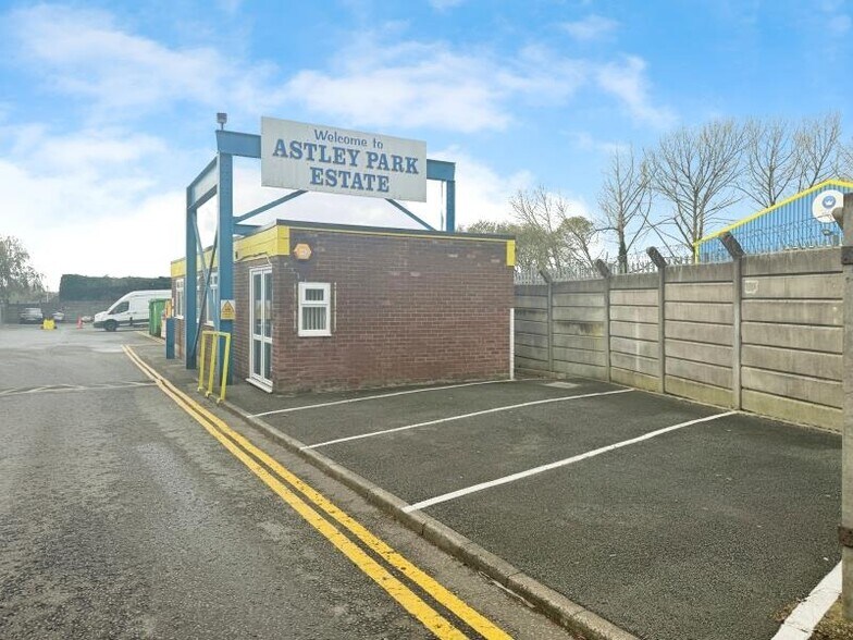 Kennedy Rd, Manchester à louer - Photo du bâtiment - Image 3 de 4