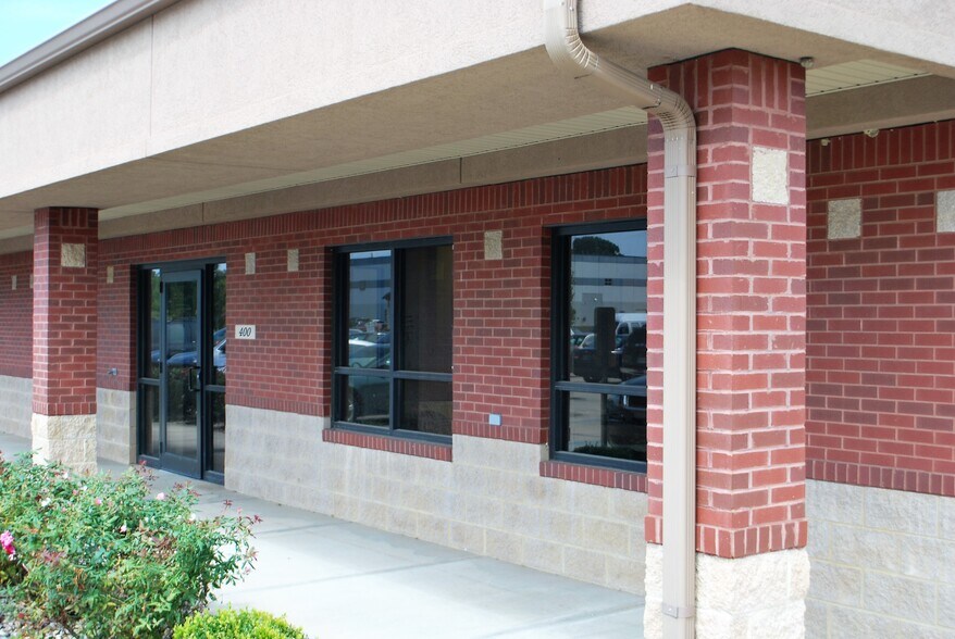 404 W Air Park Dr, Muncie, IN for sale - Primary Photo - Image 1 of 7