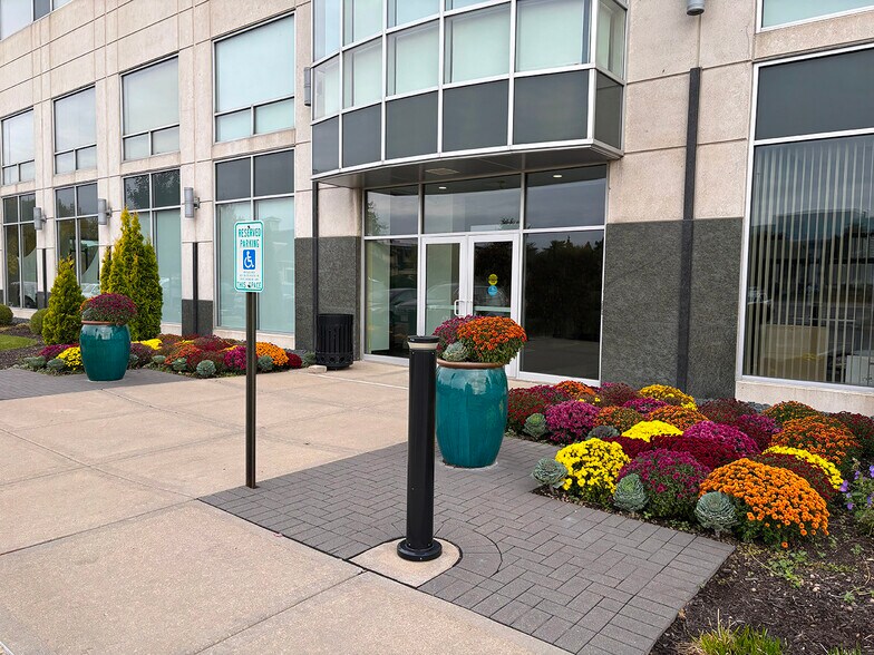 999 Fourier Dr, Madison, WI à louer - Photo du bâtiment - Image 3 de 21