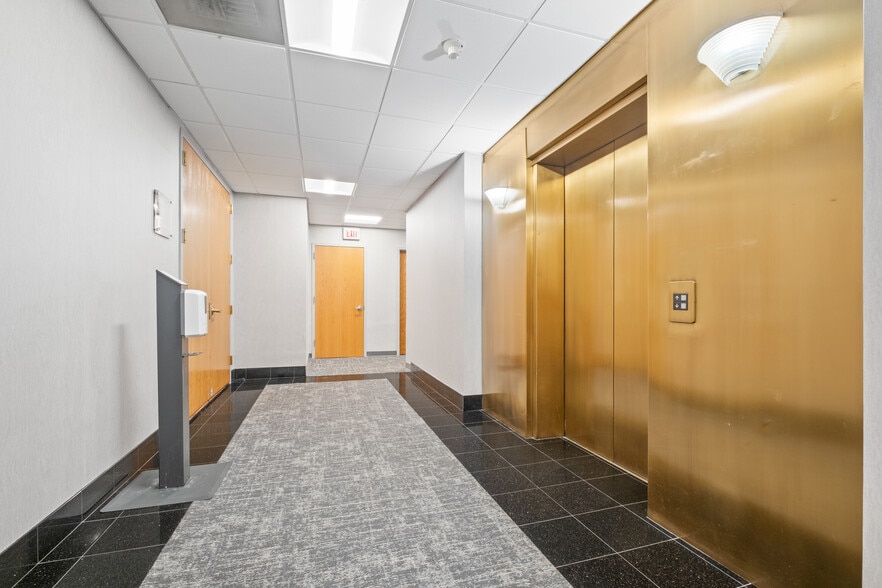 118 N Bedford Rd, Mount Kisco, NY for lease - Building Photo - Image 3 of 10