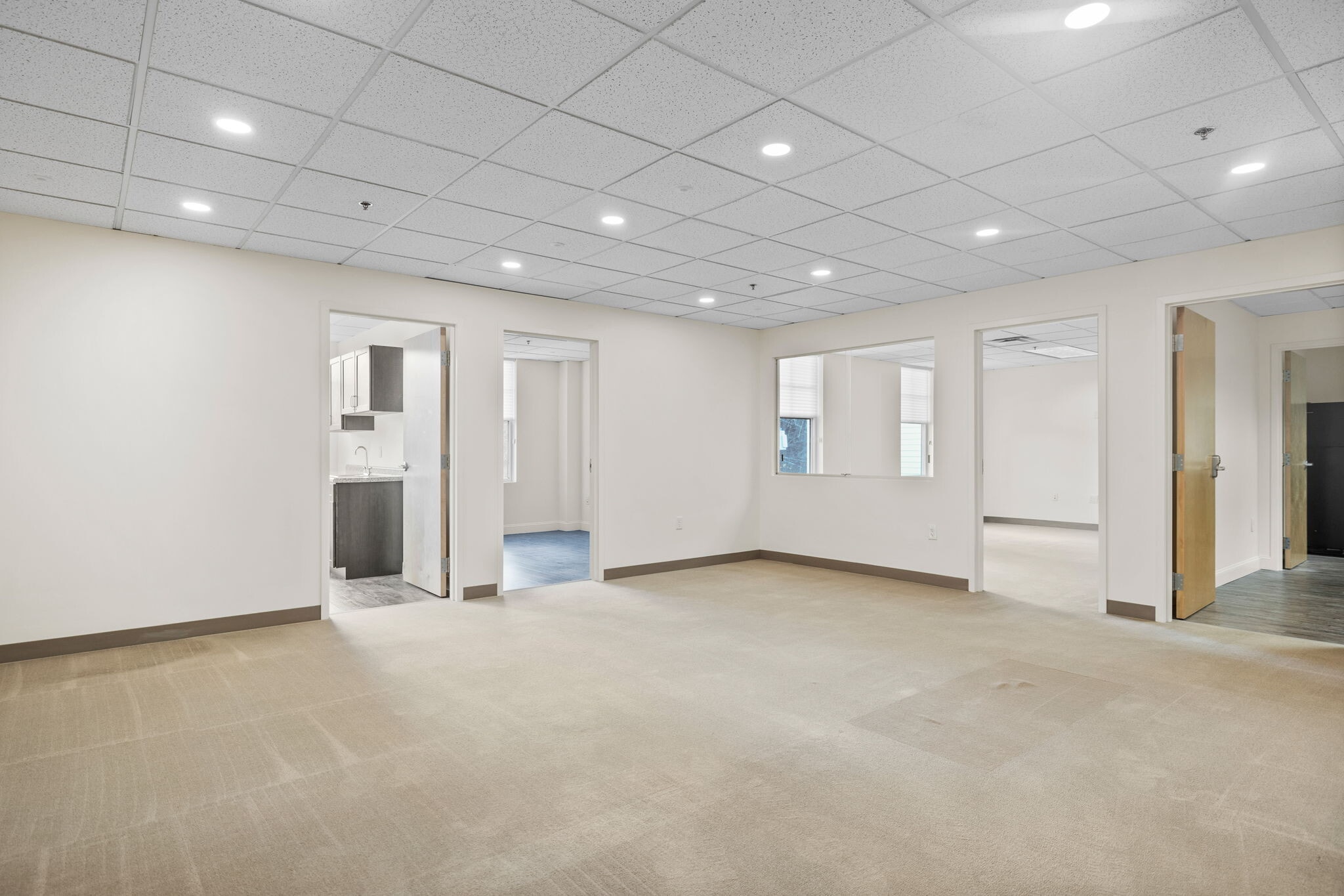 363-389 Boston Post Rd, Sudbury, MA for lease Interior Photo- Image 1 of 10