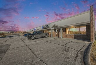 955 N Adams St, Papillion, NE à louer Photo du bâtiment- Image 2 de 22