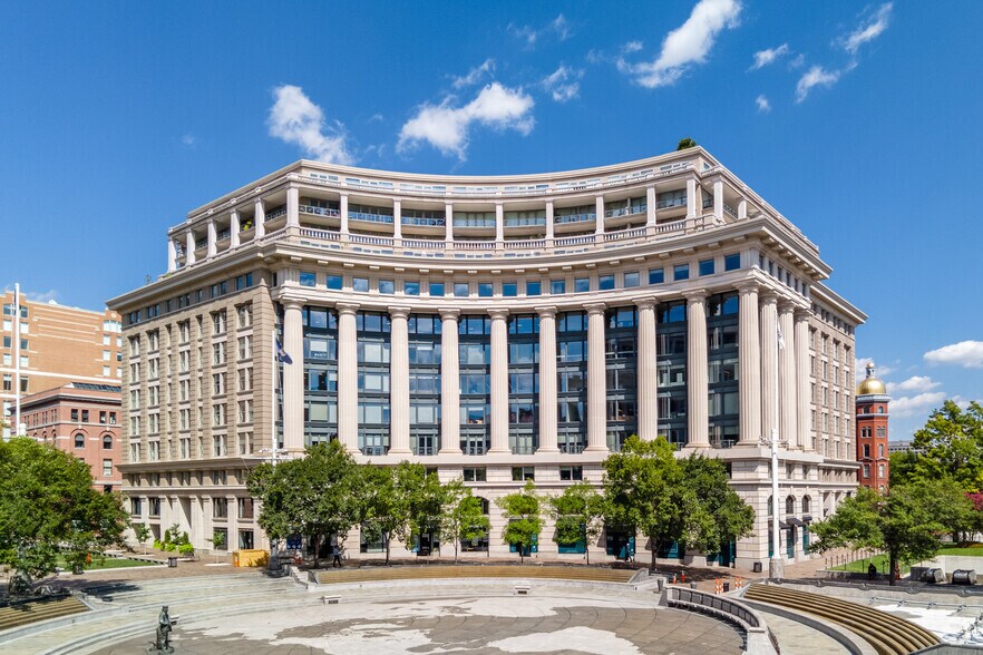 701 Pennsylvania Ave NW, Washington, DC à louer - Photo du bâtiment - Image 1 de 19