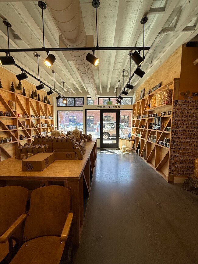 Plus de détails pour 920 NW Bond St, Bend, OR - Commerce de détail à louer