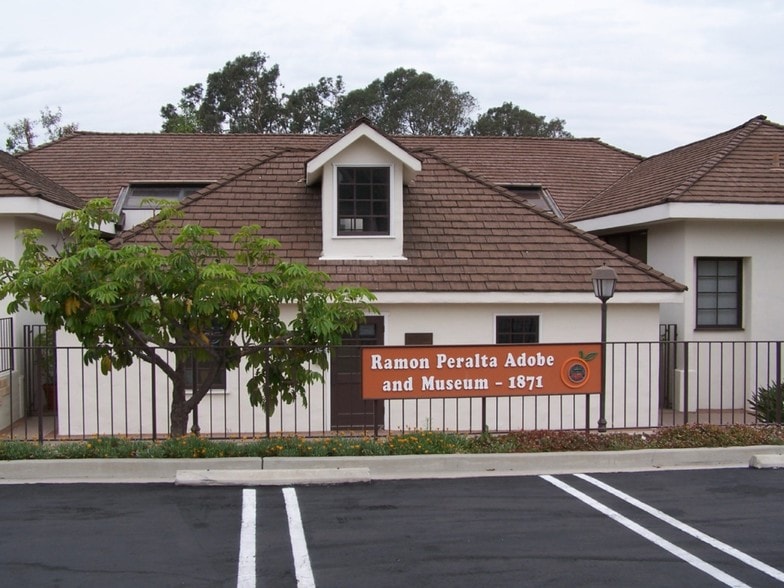 6302-6396 E Santa Ana Canyon Rd, Anaheim Hills, CA for lease - Building Photo - Image 3 of 10