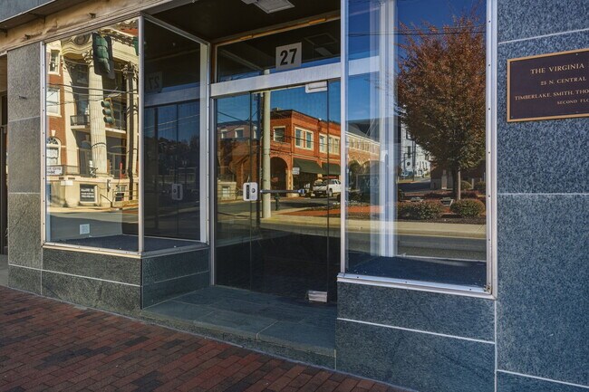 Plus de détails pour 21-27 N Central Ave, Staunton, VA - Bureau/Commerce de détail à louer