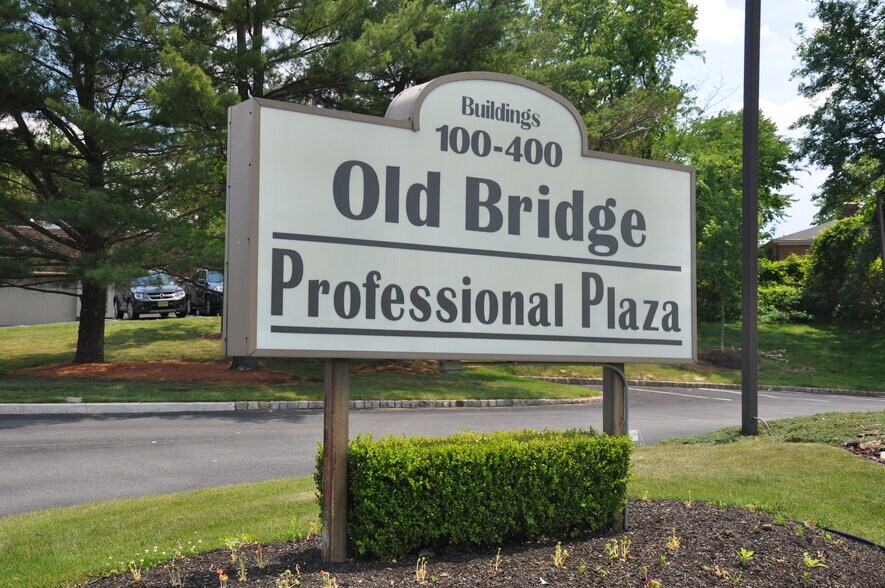 200 Perrine Rd, Old Bridge, NJ à louer - Photo du bâtiment - Image 2 de 6