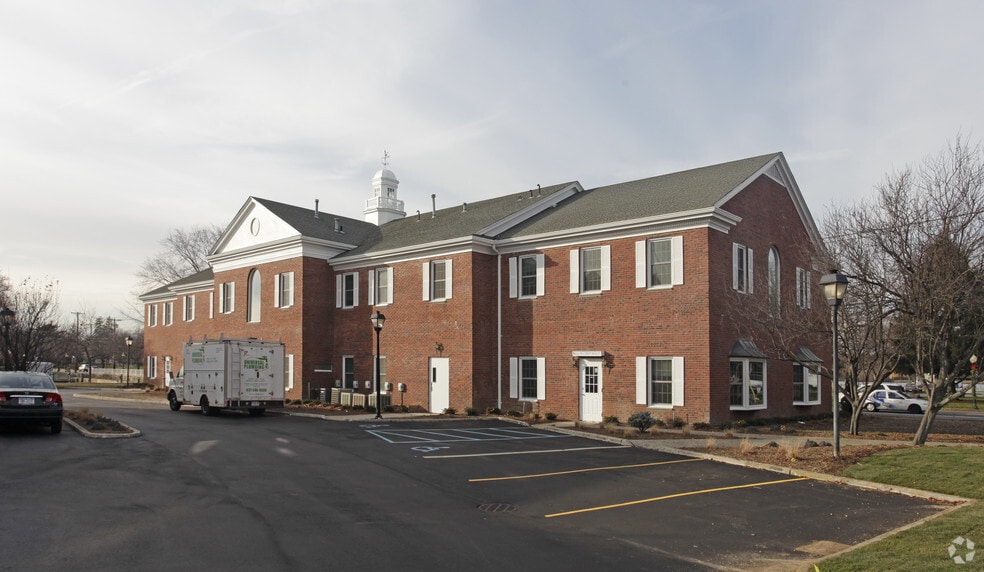 200 W Main St, Babylon, NY à louer - Photo du bâtiment - Image 2 de 11