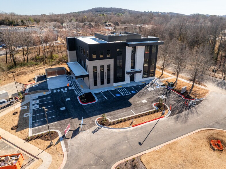 3334 N Mana Way, Fayetteville, AR à louer - Photo du bâtiment - Image 2 de 5