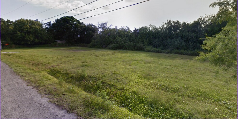 4212 Rose Ln, Fort Pierce, FL à louer - Photo du bâtiment - Image 2 de 3