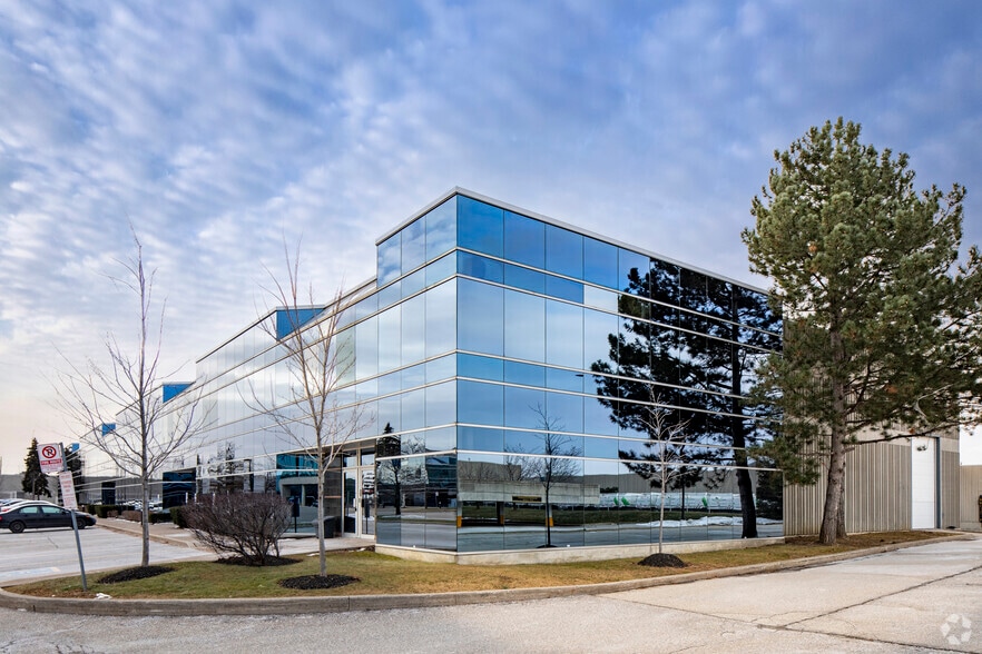 2425 Skymark Ave, Mississauga, ON for lease - Building Photo - Image 2 of 6