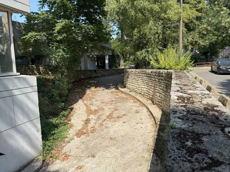 Flex dans Ivry-sur-Seine à louer - Photo du bâtiment - Image 2 de 9