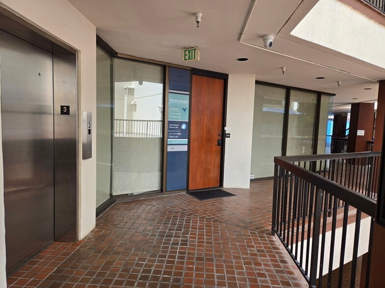400 Hobron Ln, Honolulu, HI for sale - Building Photo - Image 2 of 20