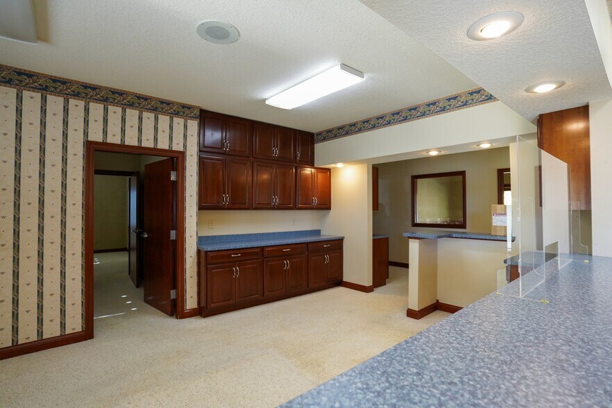 328 Northpoint Ave, Huntington, IN à vendre - Photo du bâtiment - Image 2 de 12