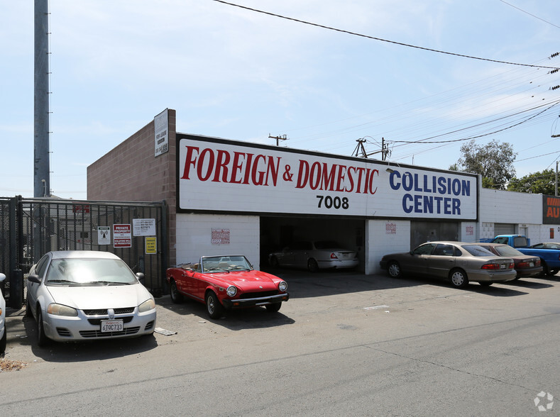 Reseda Body Shop and Auto Repair portefeuille de 2 propriétés à vendre sur LoopNet.ca - Photo principale - Image 2 de 7