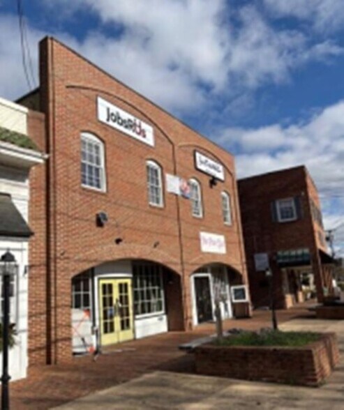 2486 Rivermont Ave, Lynchburg, VA à louer - Photo du bâtiment - Image 2 de 5