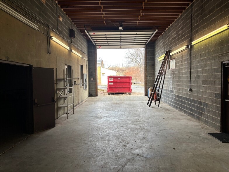 3 Spring Valley Rd, Reading, PA for lease - Building Photo - Image 3 of 8