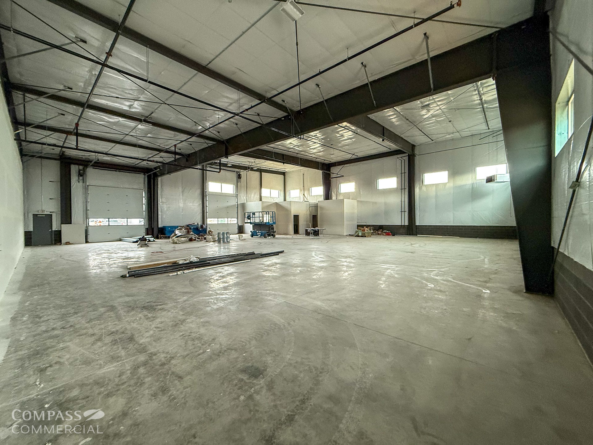 63625 Old Deschutes Rd, Bend, OR for lease Interior Photo- Image 1 of 3