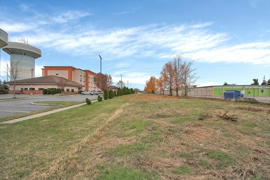150 Chris Perry Ln, Columbus, OH for lease - Building Photo - Image 2 of 14