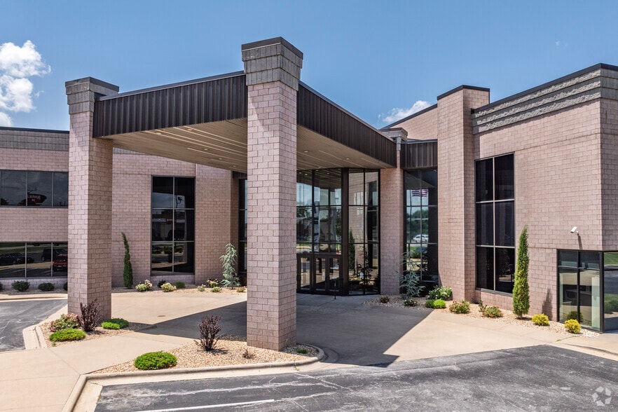 1341 W Battlefield Rd, Springfield, MO for lease - Building Photo - Image 2 of 4