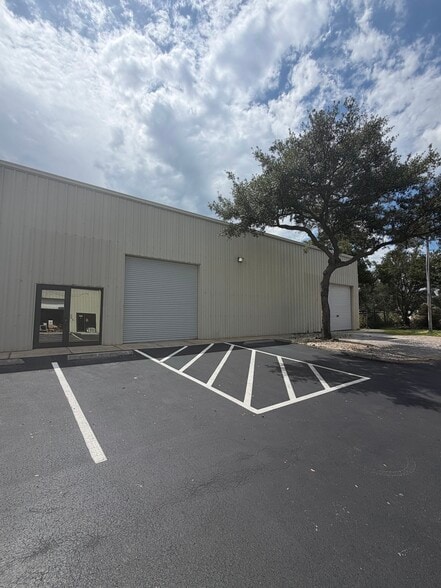 1274 Commons Ct, Clermont, FL à louer - Photo du bâtiment - Image 3 de 6