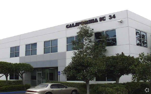 34 Mauchly, Irvine, CA à louer - Photo du bâtiment - Image 3 de 7