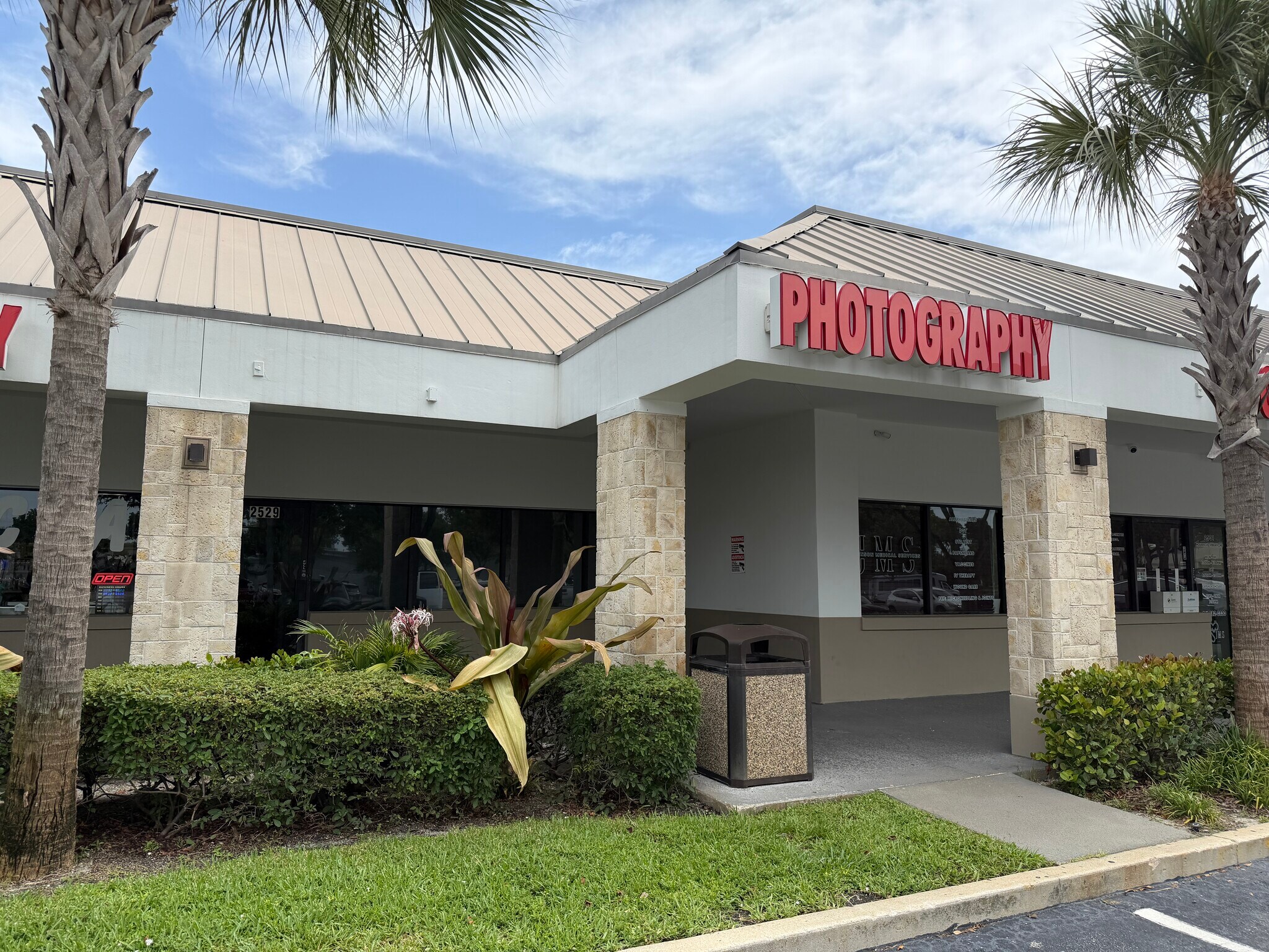 2501-2565 N Dixie Hwy, Lake Worth, FL for lease Interior Photo- Image 1 of 5