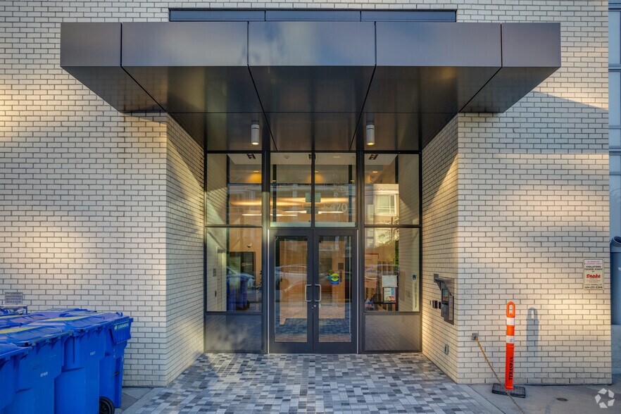 3670 Vanness Ave, Vancouver, BC à vendre - Photo du bâtiment - Image 2 de 5