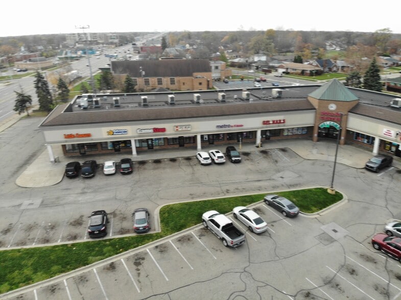 15405 Gratiot Ave, Detroit, MI for lease - Building Photo - Image 2 of 5